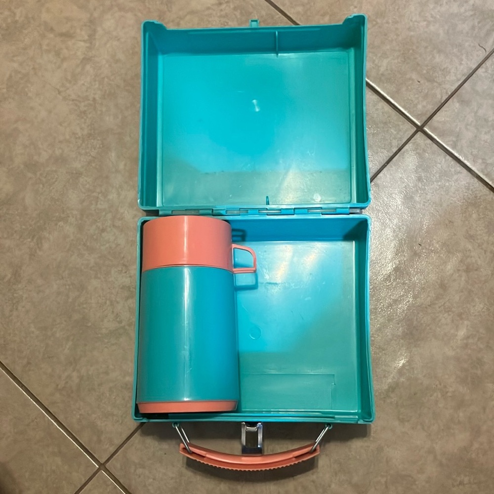 Vintage GAZELLE Lunchbox And Thermos Set